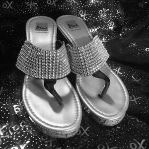 ✔️By Blue Bling Sandals